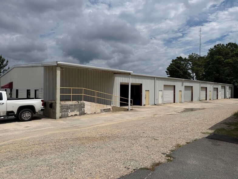 More Photos Of 4528 Knight Rd, Macon-Bibb Light Distribution For Lease