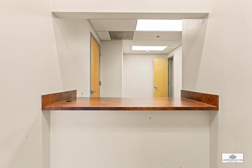 More Photos Of 456 Chestnut St, Lakewood Office For Lease