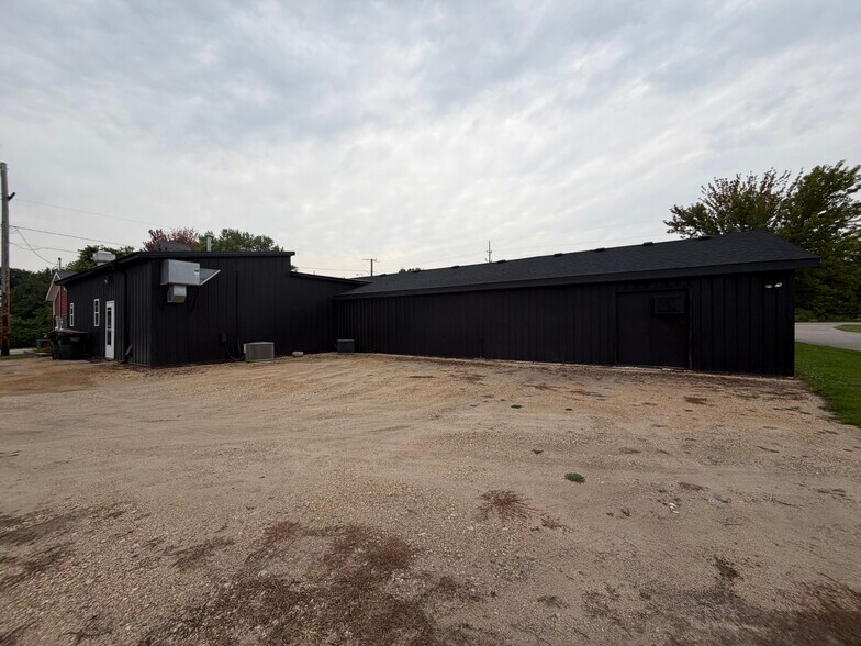 More Photos Of 410 MN-60 Hwy, Elysian Storefront For Sale