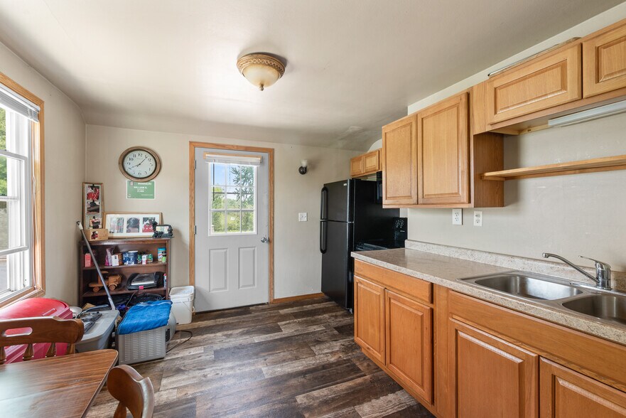 More Photos Of 3172 N Riverside Dr, Saukville General Retail For Sale