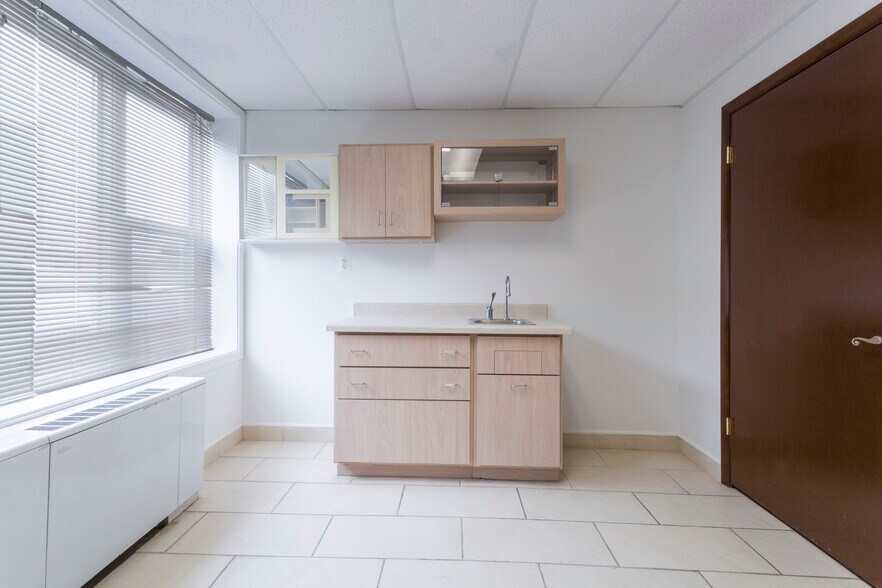 More Photos Of 1835 N 19th Ave, Melrose Park Medical For Lease