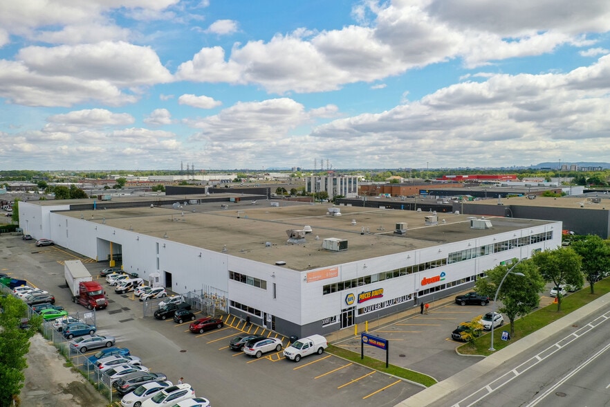 More Photos Of 2995-2999 Boul Le Corbusier, Laval Warehouse For Lease