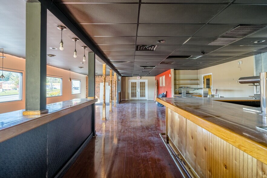 More Photos Of 2323 W Main St, Waynesboro General Retail For Sale