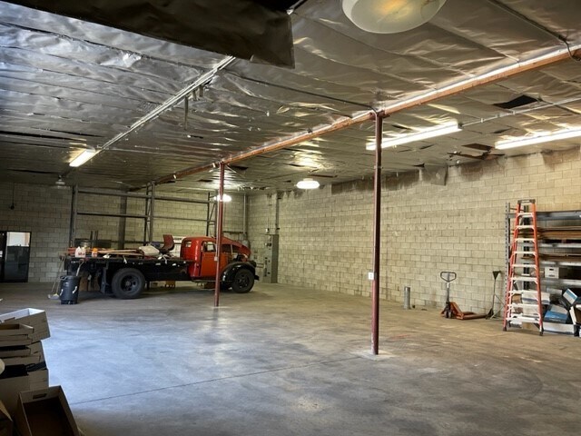 More Photos Of 14128 Paramount Blvd, Paramount Warehouse For Sale