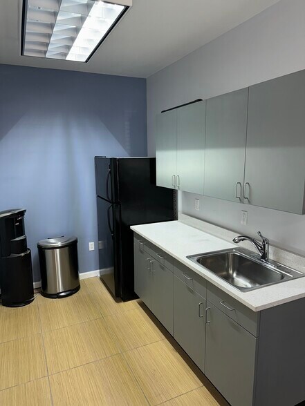 More Photos Of 285 Country Club Dr, Stockbridge Medical For Lease