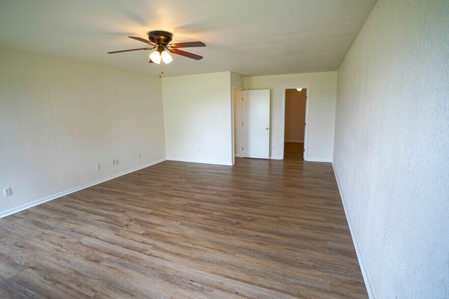 More Photos Of 15989 SH 30 Roans Prairie, Anderson Contractor Storage Yard For Lease