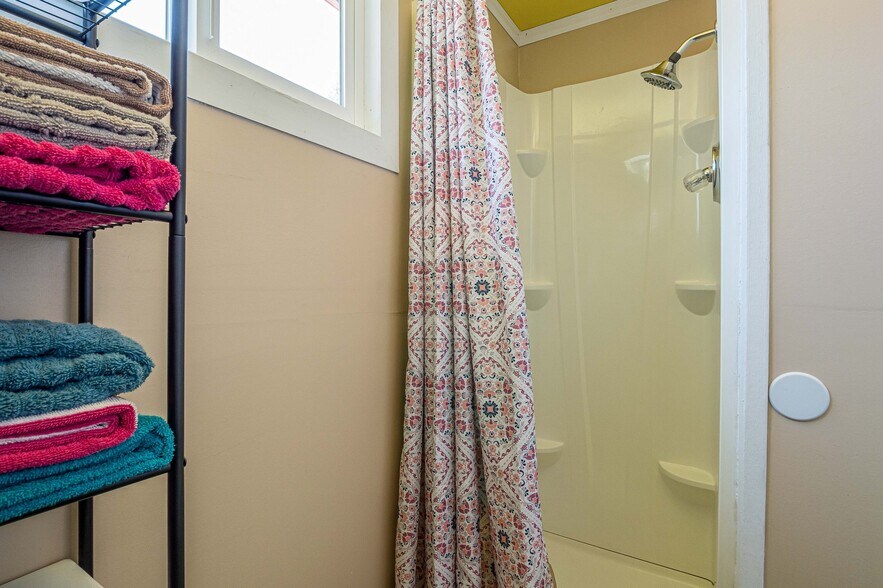 More Photos Of 21221 Baron Lake Dr, Cedaredge Hotel For Sale