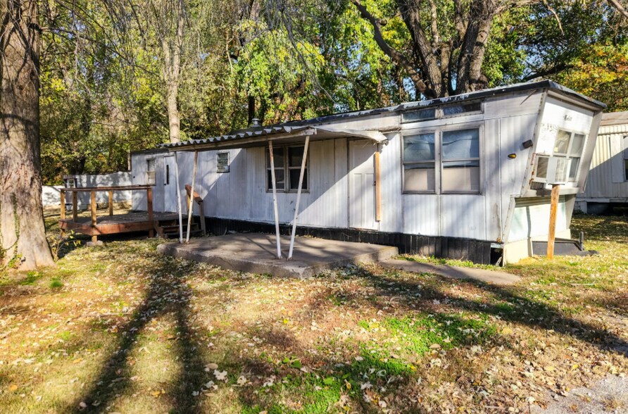 More Photos Of 3 Fern Ln, East Alton Manufactured Housing Mobile Home Park For Sale