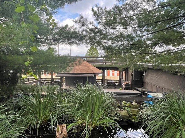 More Photos Of 1020 Sharon Rd, Beaver Restaurant For Sale