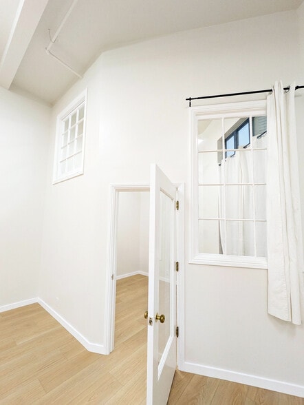 More Photos Of 2974-2980 College Ave, Berkeley Apartments For Lease