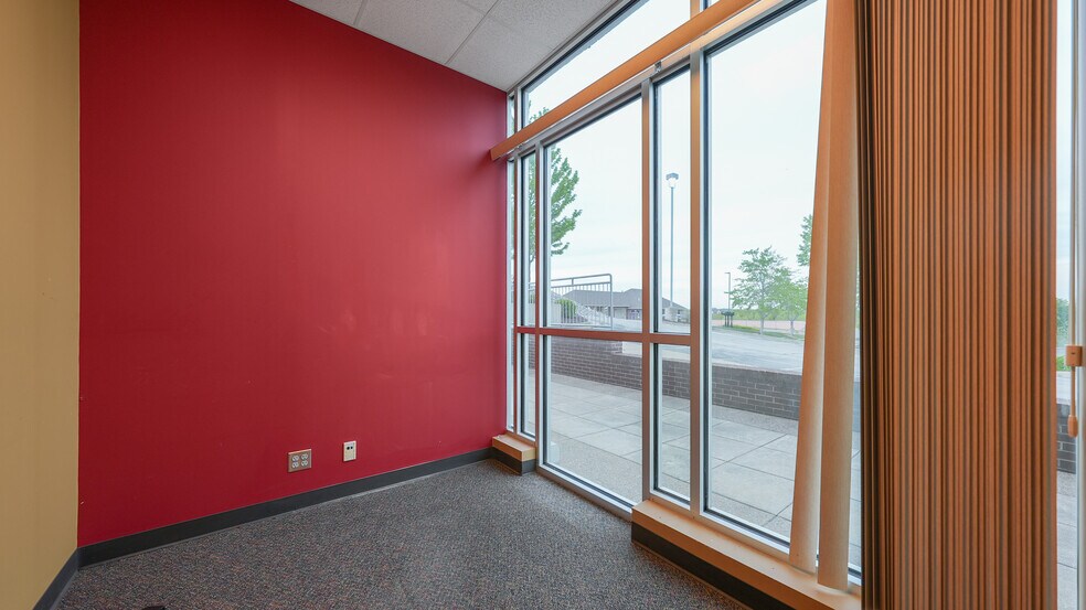 More Photos Of 2265 Bagnell Dam Blvd, Lake Ozark Office For Sale