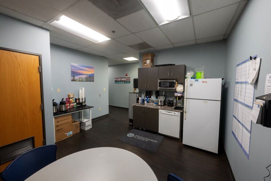 More Photos Of 19801-19899 SW 95th Ave, Tualatin Warehouse For Lease