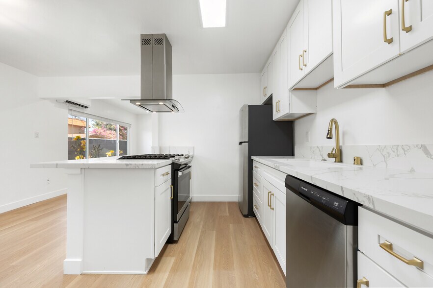 More Photos Of 569 Park Way, Chula Vista Apartments For Sale