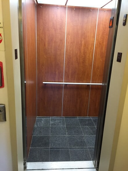 More Photos Of 25 Union Pl, Summit Office For Lease