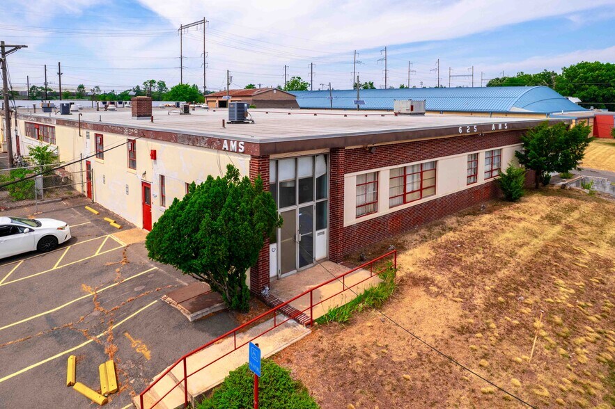 Primary Photo Of 569 Joyce Kilmer Ave, New Brunswick Industrial For Sale