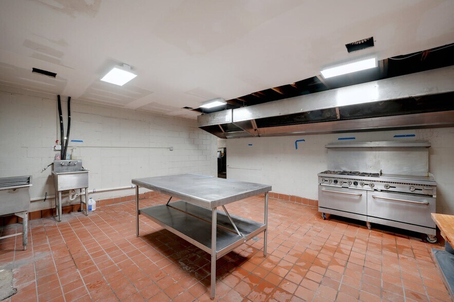 More Photos Of 2200-2204 S WW White Rd, San Antonio Restaurant For Lease