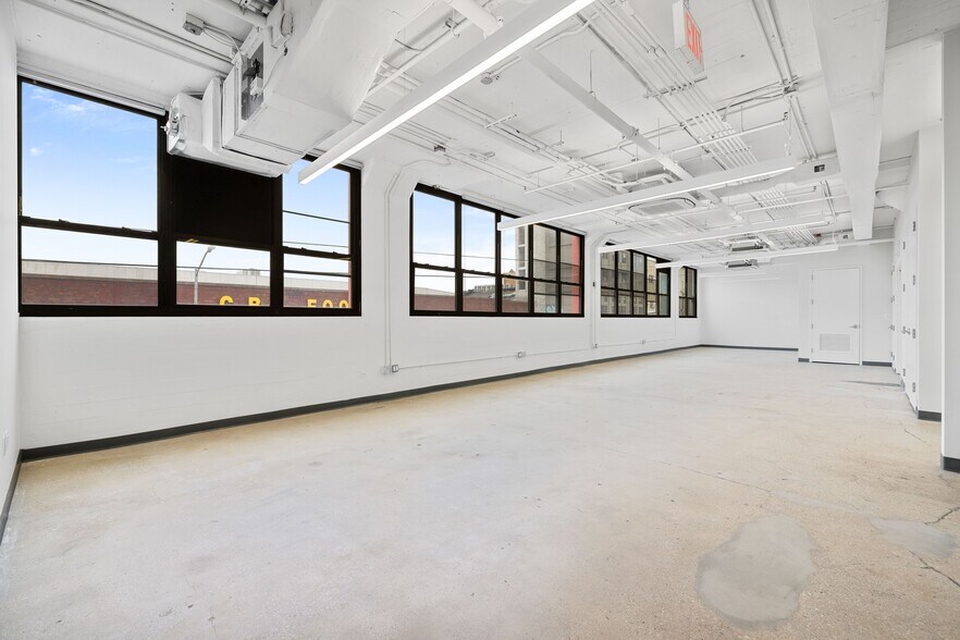 More Photos Of 315 Meserole St, Brooklyn Office For Lease