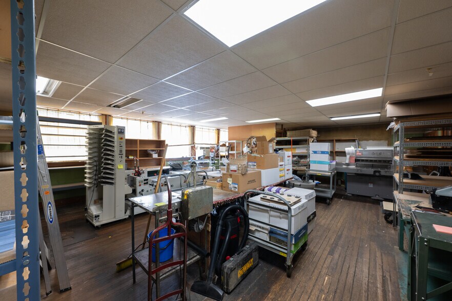 More Photos Of 2333 Northwood Ave, Easton Light Manufacturing For Sale