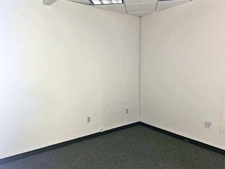 More Photos Of 6713 Broadway, Pearland Unknown For Lease