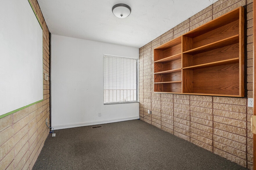 More Photos Of 1149-1159 SW 4th Ave, Ontario Office For Sale