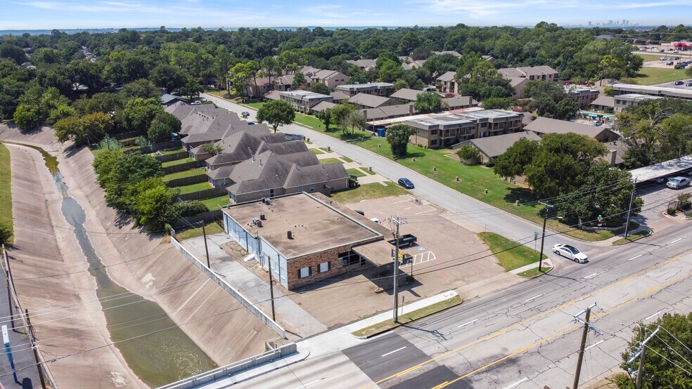 More Photos Of 641 W Bedford Euless Rd, Hurst Freestanding For Sale