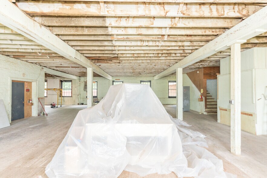 More Photos Of 1340 W Main St, Wytheville Loft Creative Space For Sale