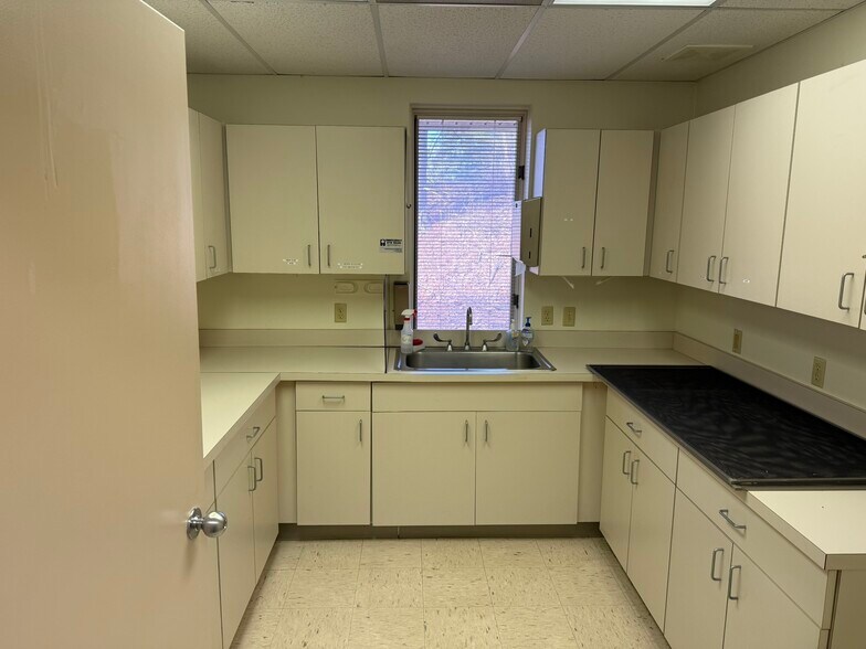 More Photos Of 2 Chelsea Pl, Clifton Park Medical For Lease