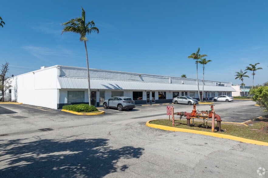More Photos Of 1823-1853 NW 38th Ave, Lauderhill Flex For Lease