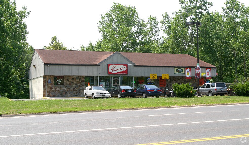 Primary Photo Of 117 Berlin Rd, Cromwell Convenience Store For Lease