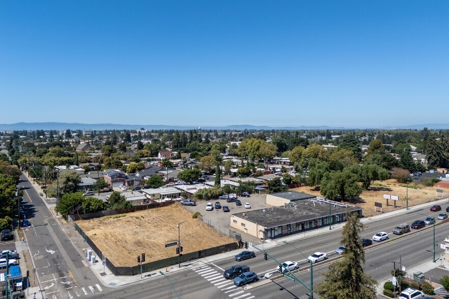 Primary Photo Of 24453-24475 Mission Blvd, Hayward Freestanding For Sale