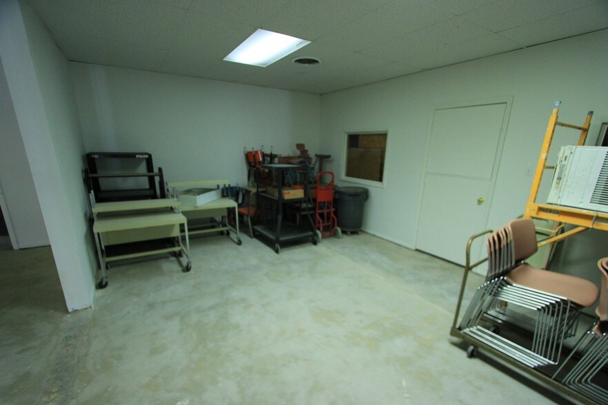More Photos Of 108 SE 6th St, Abilene Specialty For Sale
