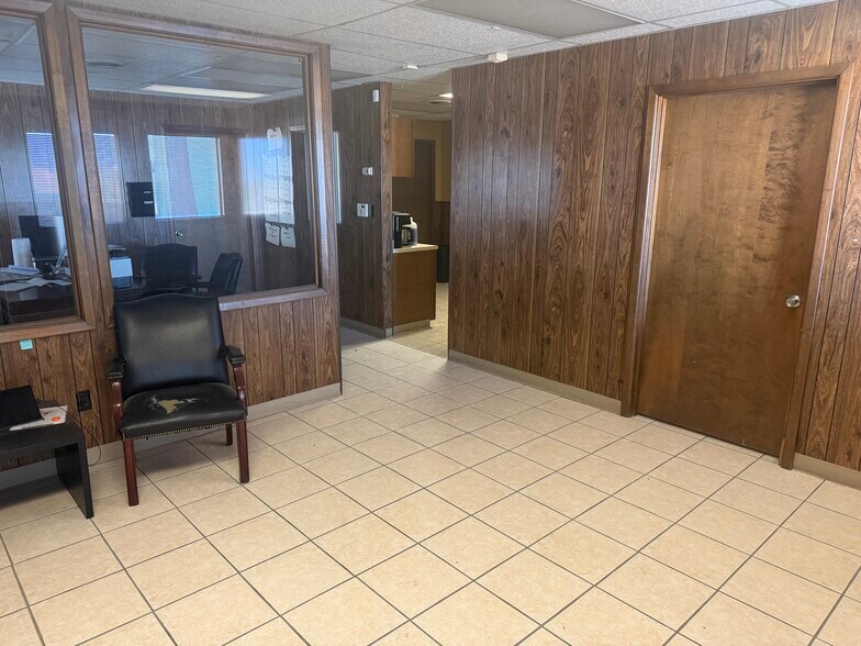 More Photos Of 1606 S Regal Ave, Odessa Warehouse For Sale