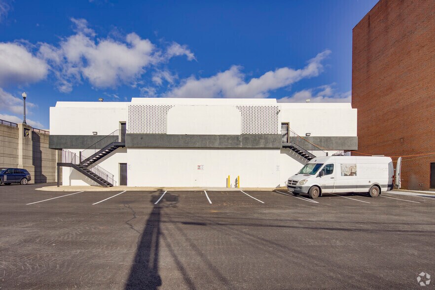 More Photos Of 6909 Old Keene Mill Rd, Springfield General Retail For Lease