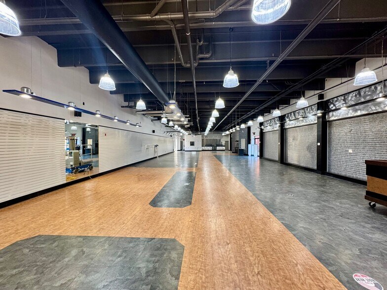 More Photos Of 1647 N US Highway 1, Ormond Beach Storefront For Lease