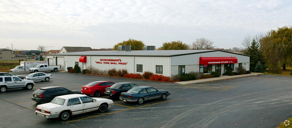 More Photos Of N168W20069 E Main St, Jackson Freestanding For Lease