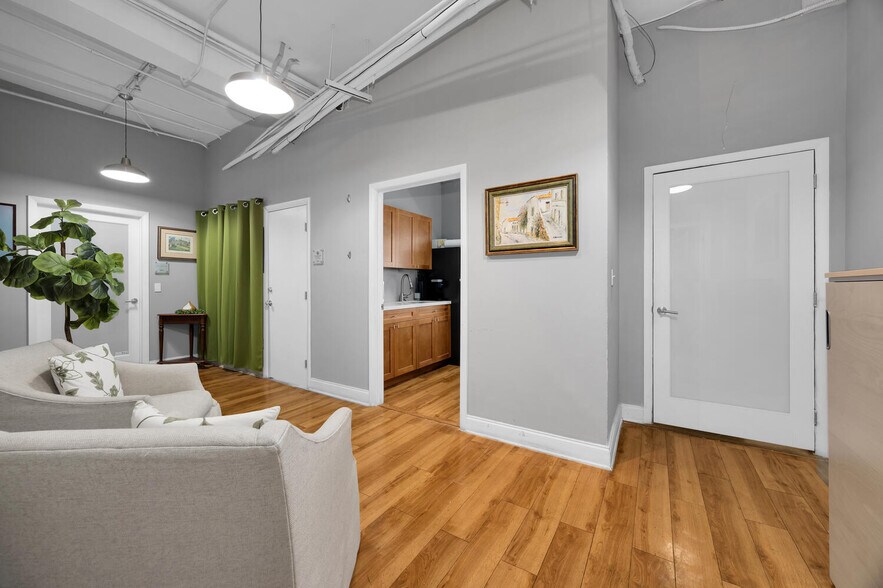 More Photos Of 2334-2346 Ponce De Leon Blvd, Coral Gables Office For Lease