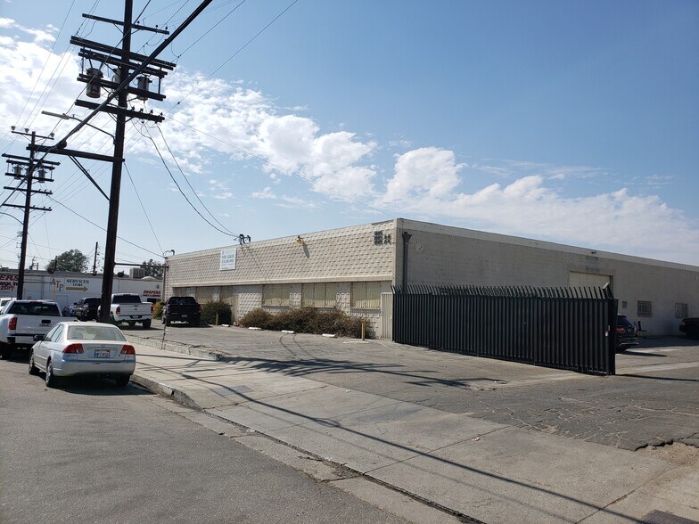 Primary Photo Of 12173 Branford St, Sun Valley Service For Lease