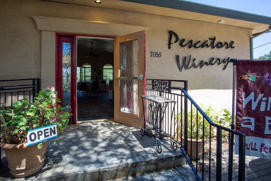 More Photos Of 7071 Ridge Road, Newcastle Winery Vineyard For Sale