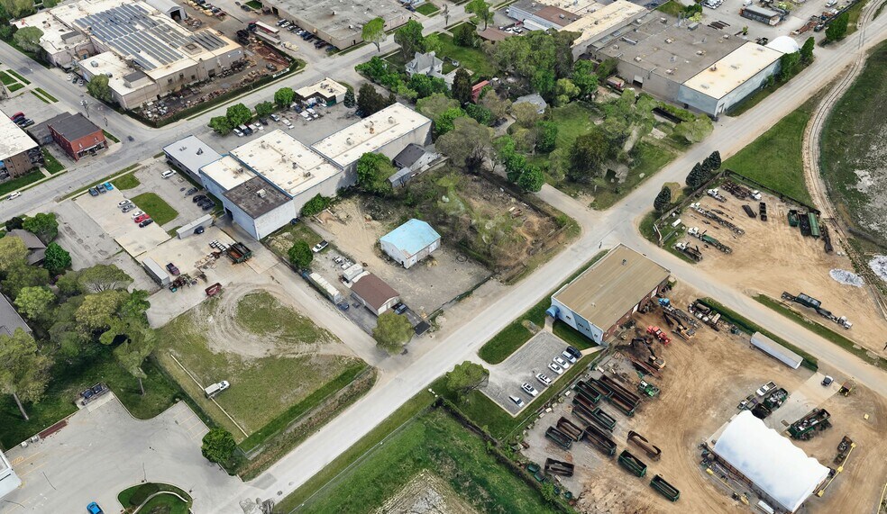 More Photos Of 3715 Russell St, Windsor Industrial For Sale
