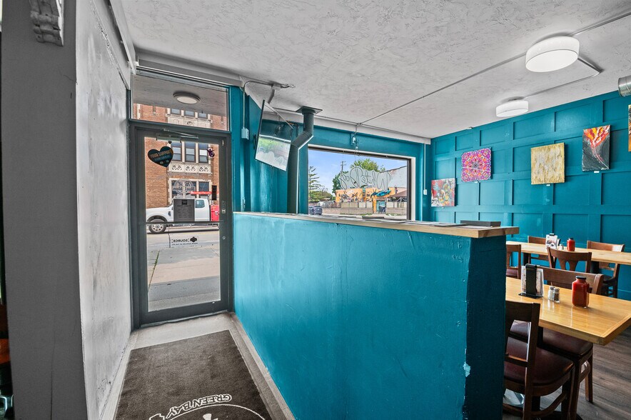 More Photos Of 201 S Broadway, Green Bay Restaurant For Sale