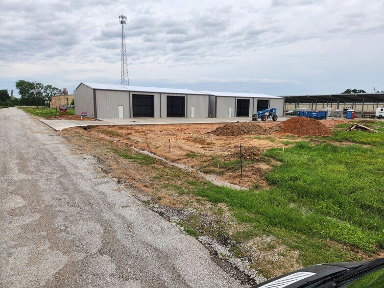 More Photos Of 14566 Industrial Park, Aubrey Warehouse For Lease