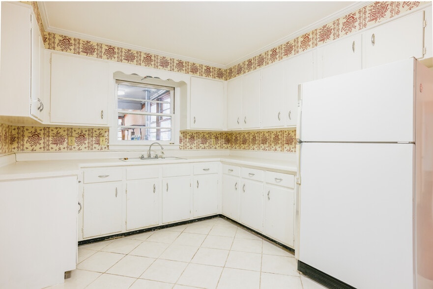 More Photos Of 112 E Derenne Ave, Savannah Office For Sale