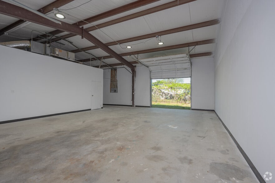 More Photos Of 5051 David Strickland Rd, Fort Worth Warehouse For Lease