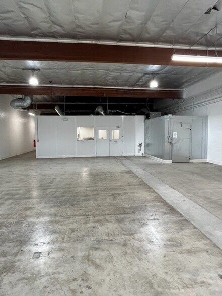 More Photos Of 1471 W 15th St, Long Beach Warehouse For Lease