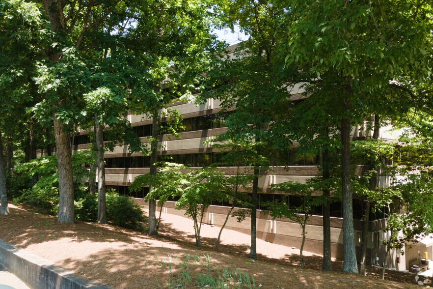 More Photos Of 280 Interstate N Cir, Atlanta Office For Lease
