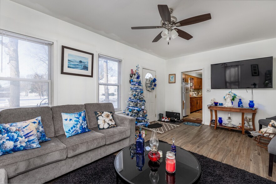 More Photos Of 415 N Sycamore St, Somonauk Apartments For Sale