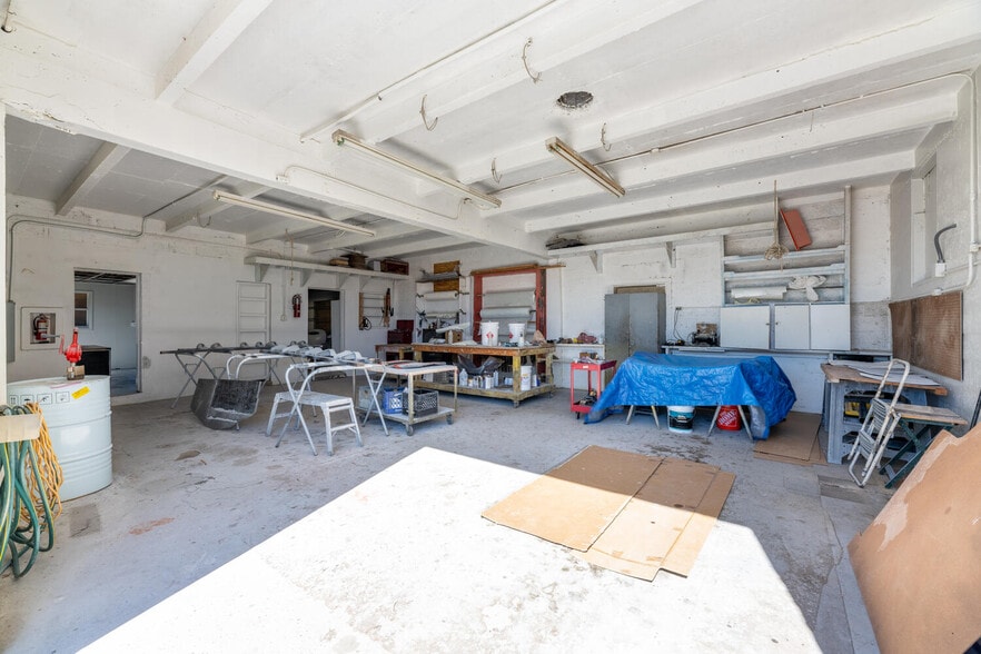 More Photos Of 2500 E Tamarind Ave, West Palm Beach Service For Sale