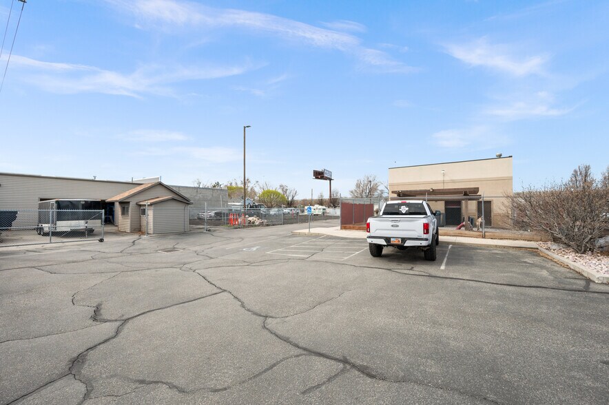 More Photos Of 5951 S Stratler St, Salt Lake City Veterinarian Kennel For Sale