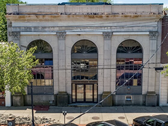 More Photos Of 147 S Wellwood Ave, Lindenhurst Restaurant For Sale