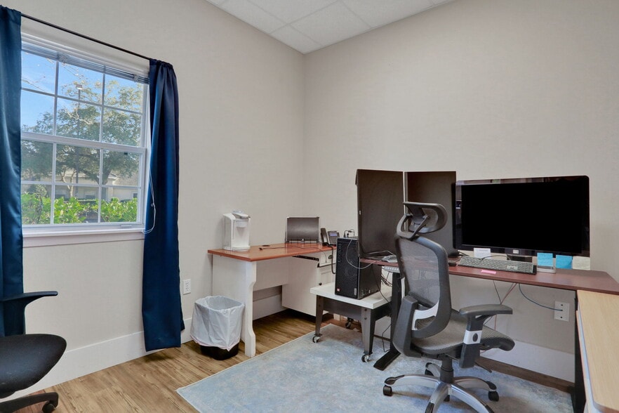 More Photos Of 1540 Business Center Dr, Orange Park Office For Lease